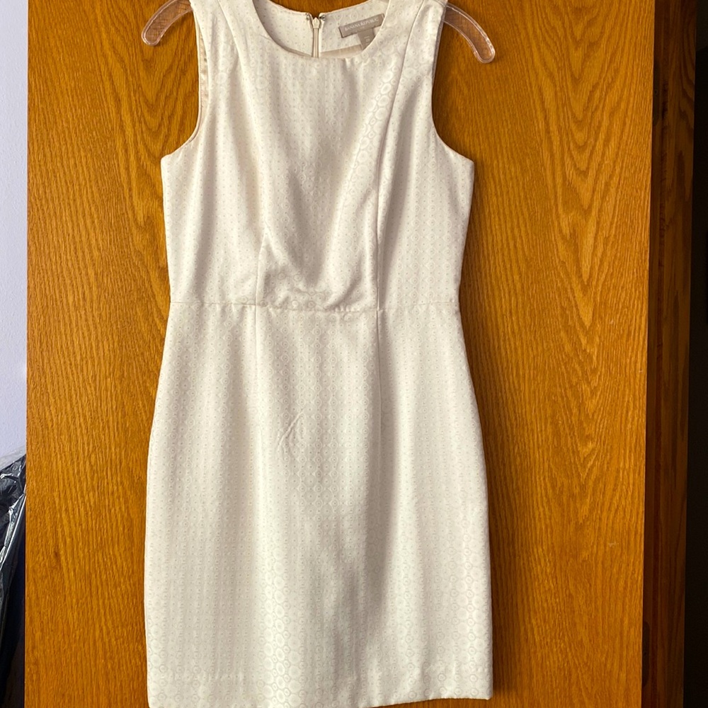 Banana Republic size 2P sleeveless cream dress